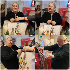 Rozdawanie prezentów na oddziale 3A. Mieszkanka pozuje do zdjęcia z podarunkami od Mikołaja.