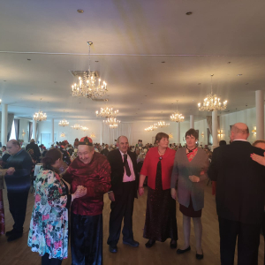 Zabawa Mieszkańców i pracowników DPS Leśny na parkiecie 