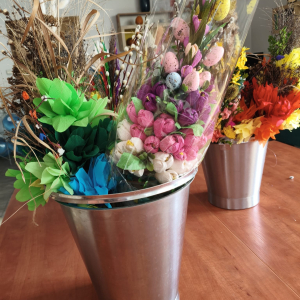 Zdjecie palm wykonanych przez Mieszkańców, pracowników i wolontariuszy. Każda palma jest inna, unikalna.