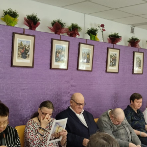 Droga krzyżowa - czytanie stacji przez mieszkańców